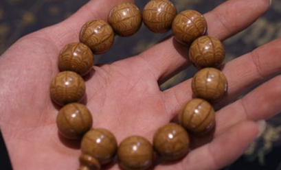 六道木手串多久能盘红（六道木手串盘的越久颜色越红吗）