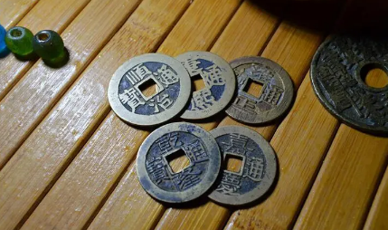 厨房能不能挂五帝钱(五帝钱挂厨房门口里面还是外面) 厨房能不能挂五帝钱(五帝钱挂厨房门口里面还是外面)