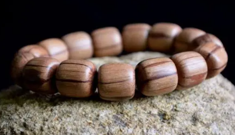 六道木手串多久能盘红（六道木手串盘的越久颜色越红吗）