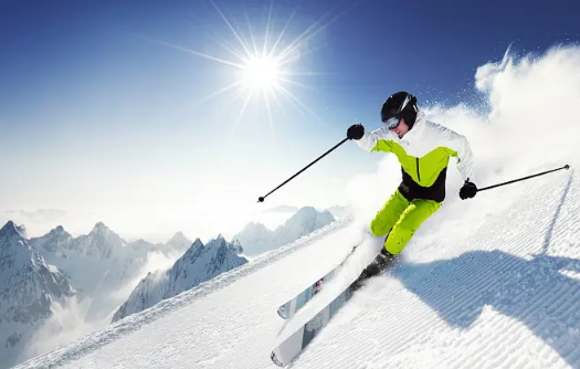 滑雪服里面穿卫衣还是毛衣(滑雪服里面怎么穿) 滑雪服里面穿卫衣还是毛衣(滑雪服里面怎么穿)