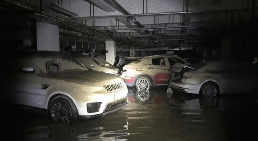 10万的车泡水了保险能赔多少（10万的车泡水了能换新车吗）