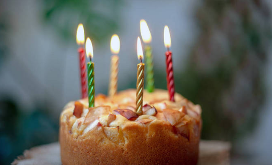 本命年过生日在家里过还是酒店过才算冲喜（本命年过生日在哪过比较好）