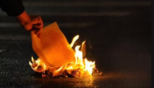 2023年中元节烧纸钱是提前还是推后（中元节烧纸钱有什么讲究时间）