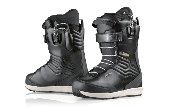 滑雪鞋要光脚穿吗(滑雪鞋是直接穿在袜子上的吗) 滑雪鞋要光脚穿吗(滑雪鞋是直接穿在袜子上的吗)