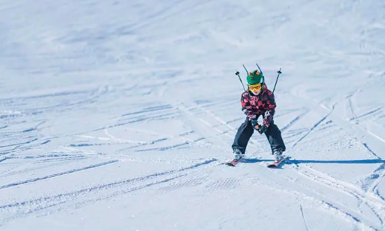 滑雪裤是包住雪鞋还是塞进雪鞋（滑雪裤放雪靴外面还是里面）