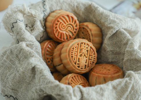中秋节月饼要供完月亮才能吃吗(中秋节月饼什么时候吃好) 中秋节月饼要供完月亮才能吃吗(中秋节月饼什么时候吃好)