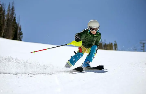 滑雪护目镜是防红外线还是紫外线（滑雪护目镜是防蓝光的吗）
