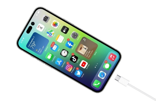 苹果15能用充电宝自带的C线充电吗（充电宝上的type c接口能给苹果15充电吗）