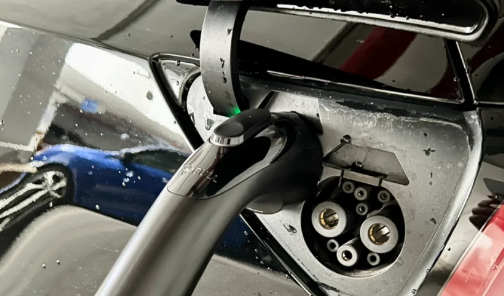 公牛汽车充电器怎么调节电流1