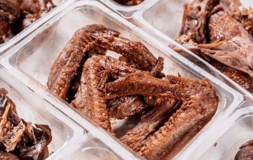 周黑鸭放冰箱过期一天还能吃吗（周黑鸭放冰箱过期两天了还能吃吗）