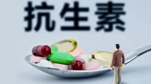 支原体肺炎吃阿奇霉素几天见效（支原体肺炎吃阿奇霉素几个疗程）