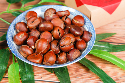 板栗凉的好吃还是热的好吃（板栗冷了好吃还是加热好吃）