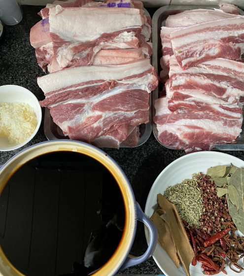 猪肉放酱油泡两天比腊肉还香正常吗（猪肉放酱油里泡两天有亚硝酸盐吗）