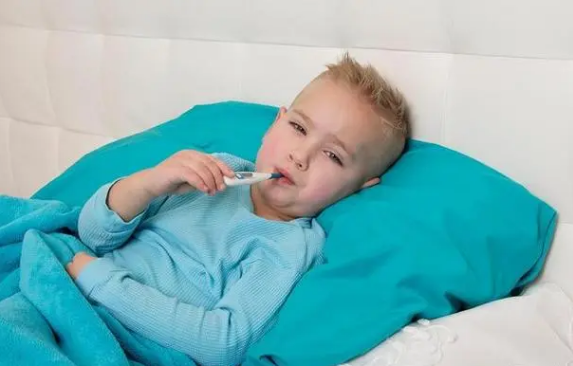 支原体肺炎只发烧不咳嗽正常吗（支原体肺炎为什么只咳嗽不发烧）