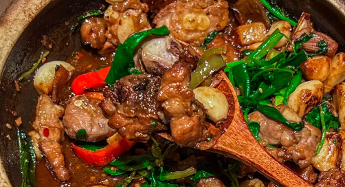 啫啫煲是煲仔饭吗(啫啫煲是哪里的菜) 啫啫煲是煲仔饭吗(啫啫煲是哪里的菜)