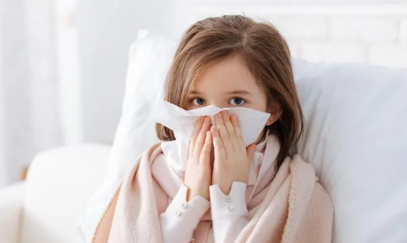 支原体肺炎会引起荨麻疹吗（支原体肺炎会引发皮疹吗）