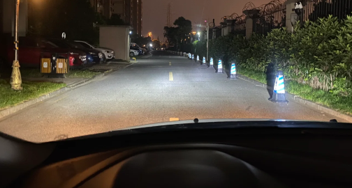 网上几十块的led车灯能买吗（换一对LED大灯多少钱）