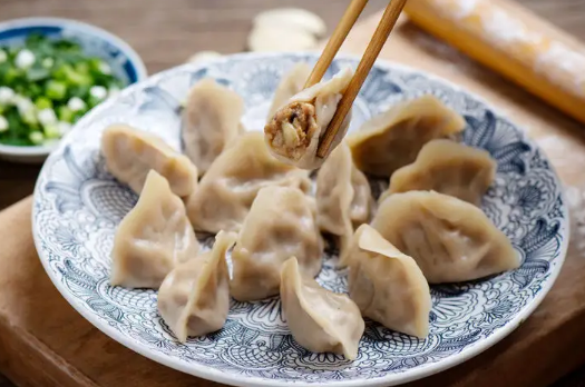 冬至的饺子吃6个好还是8个好(冬至吃六个饺子还是八个饺子好) 冬至的饺子吃6个好还是8个好(冬至吃六个饺子还是八个饺子好)