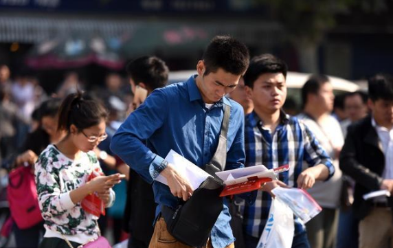 2024年公务员考试比去年难吗（今年国考比去年容易还是难2024）