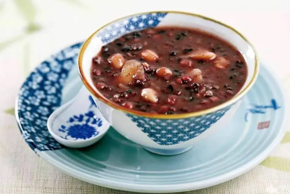 腊八粥早上喝还是中午喝还是晚上喝（腊八粥上午吃还是下午吃比较好）