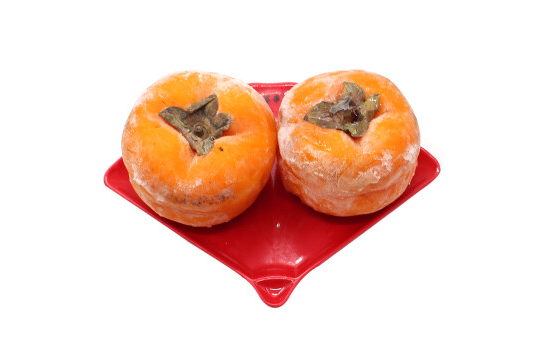 冻柿子在冰箱里冻了一年还能吃吗（柿子在冰柜里冷冻一年可以吃吗）