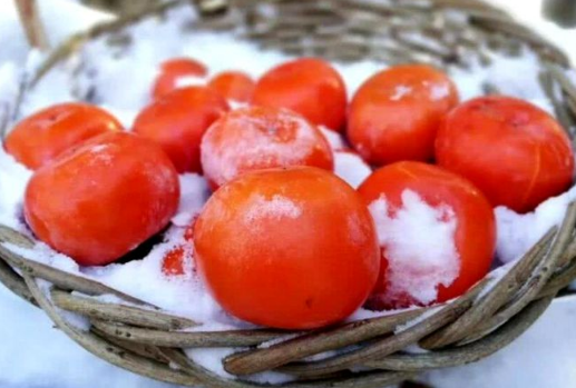 冻柿子可以和羊肉一起吃吗（吃冻柿子可以吃羊肉吗）