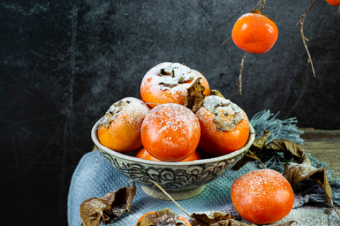 冻柿子和螃蟹一起吃会怎么样（冻柿子螃蟹一起吃会中毒吗）