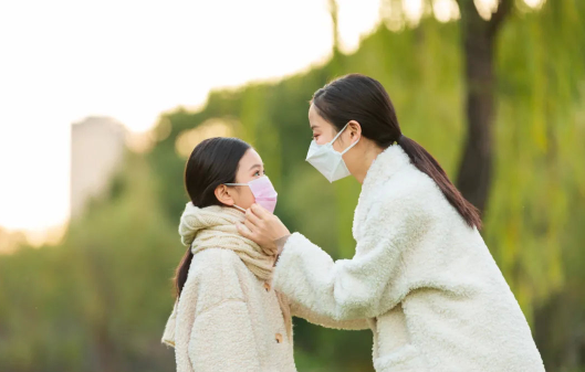 春捂就是多穿点吗（春捂为什么要多穿衣服）