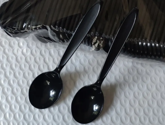 黑色外卖勺子真的不能用吗(黑色外卖勺子有毒吗) 黑色外卖勺子真的不能用吗(黑色外卖勺子有毒吗)