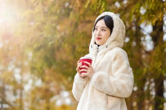 春捂就是多穿点吗（春捂为什么要多穿衣服）