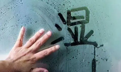 2024年武汉回南天墙壁上有水吗（回南天部分墙滴水正常吗）