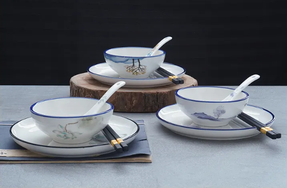 釉上彩和釉下彩哪个贵（釉上彩比釉下彩要便宜吗）